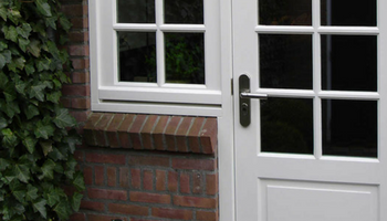 Achterdeuren vaak slecht beveiligd smart home beveiliging